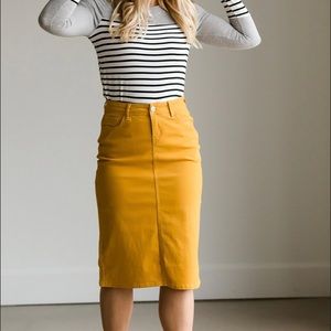 ISO Inherit Remi Mustard Skirt, Size 9/10